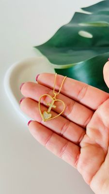 Colar Crucifixo Coração Cravejado