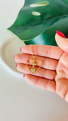 Colar Crucifixo Coração Cravejado