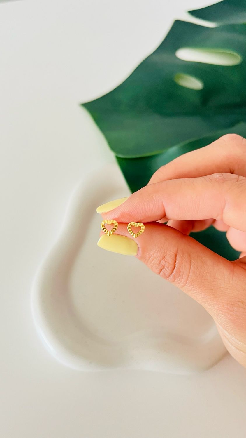 Brinco Coração Vazado Delicado