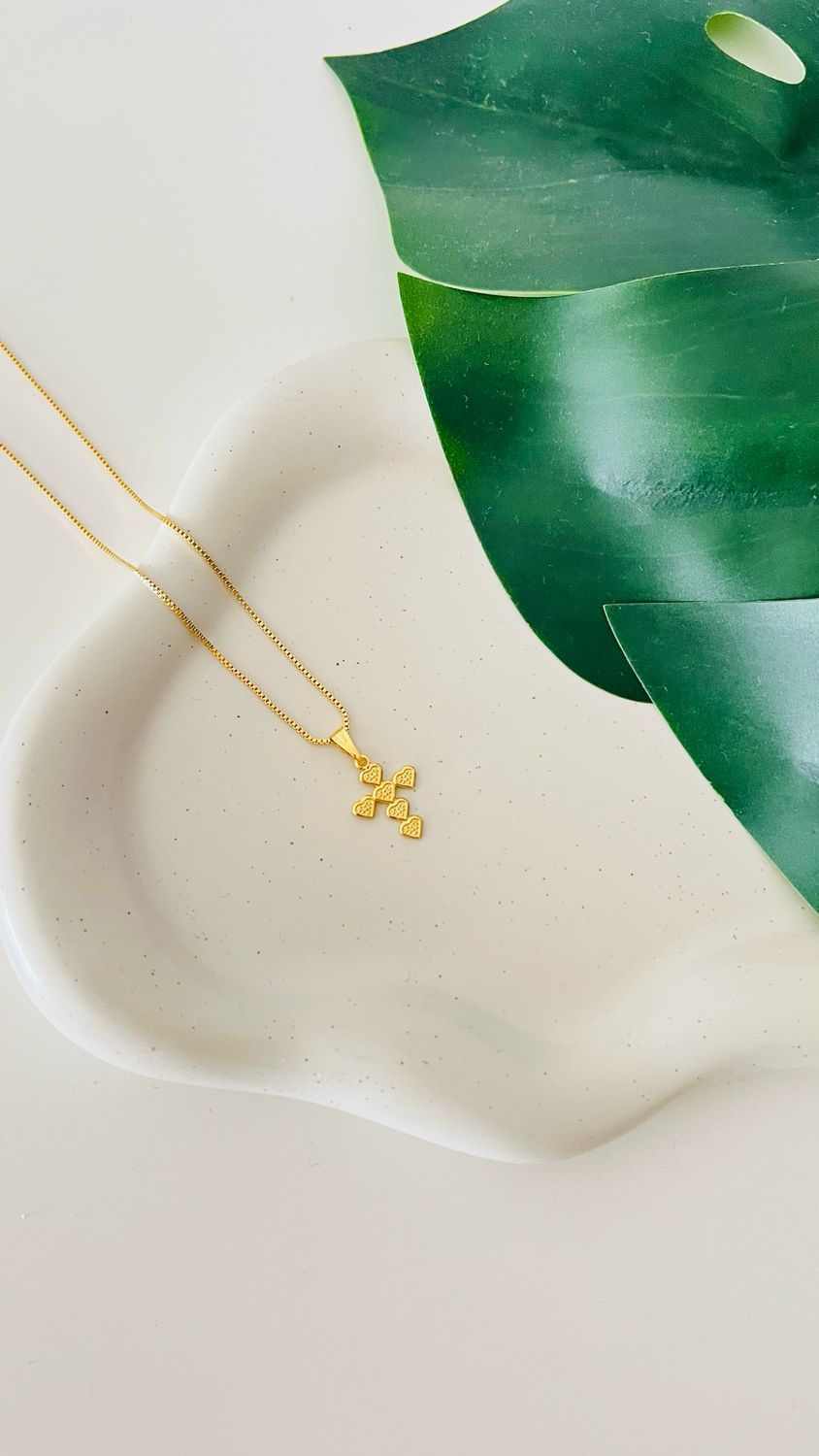 Gargantilha Delicada Crucifixo Corações