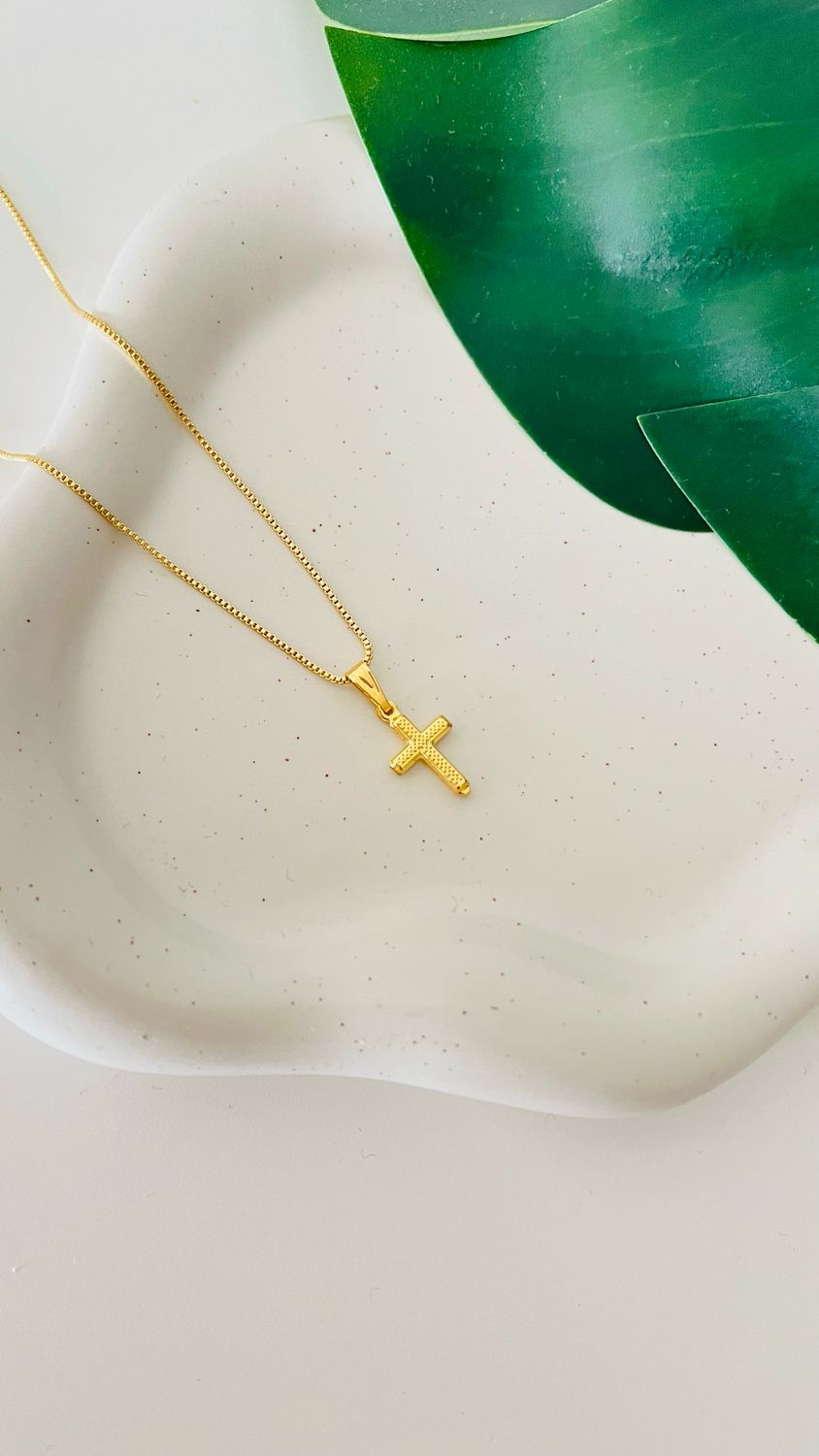 Gargantilha Delicada Crucifixo