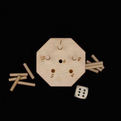 Würfelspiel "tschau 6 ®" das Original. Aus schweizer Arvenholz von Hand mit Liebe in der Ostschweiz hergestellt.