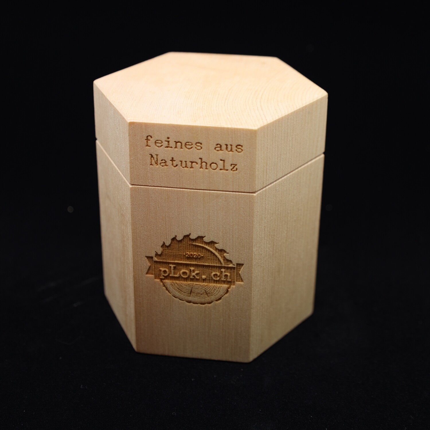 Arven Büx "klein" 6-eckig. Aus einem Stück Arvenholz. Perfekt für 250gr. Honiggläser