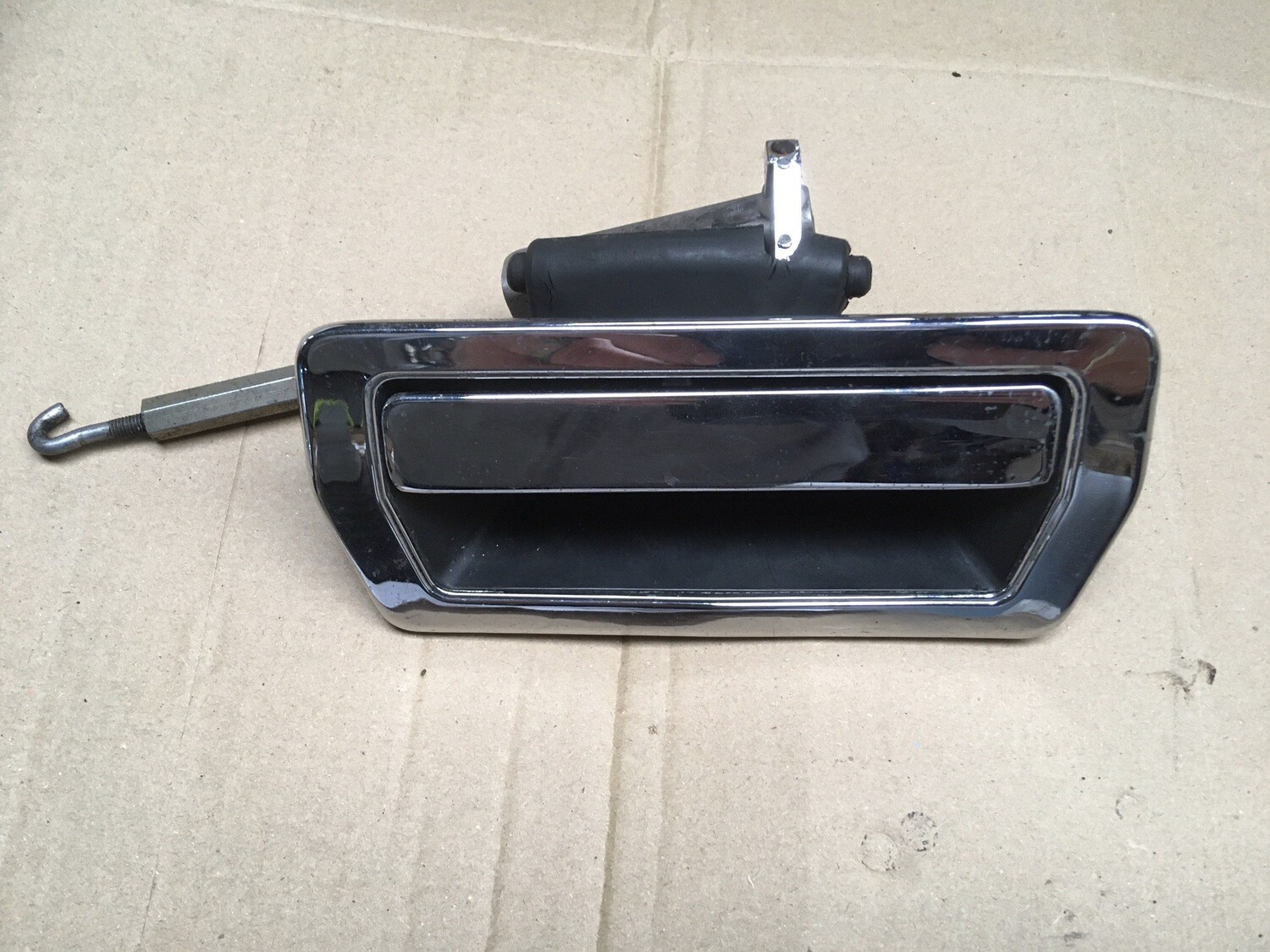 Jaguar XJ40 O/S/R Door Handle (1986-89)