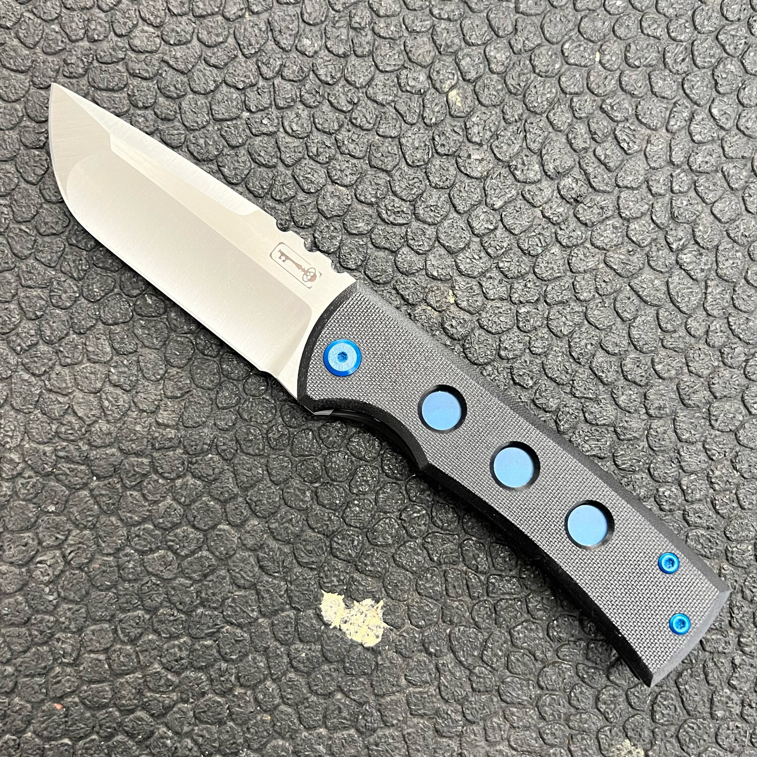 CHAVES KICKSTOP 229 G10 DROP POINT CUSTOM BLUE 3 HOLE