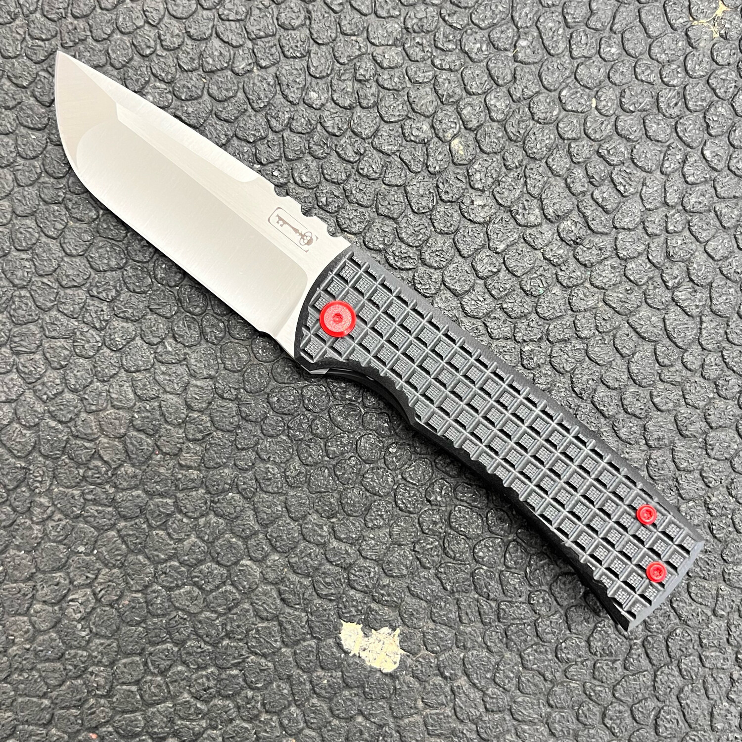 CHAVES KICKSTOP 229 G10 DROP POINT CUSTOM RED FRAG