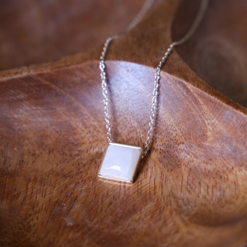 Blushing Statement Necklace - A109