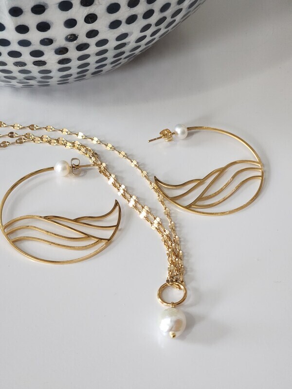 Walk on Water Pearl Necklace - A130