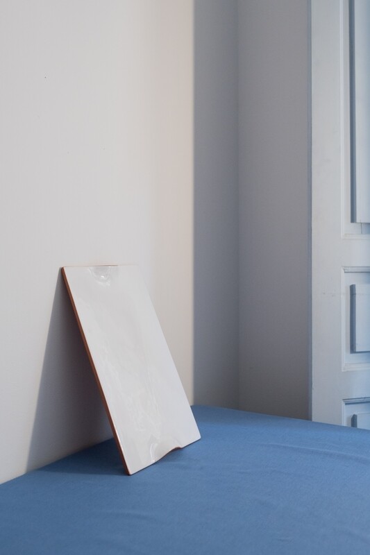 WHITE TRAY