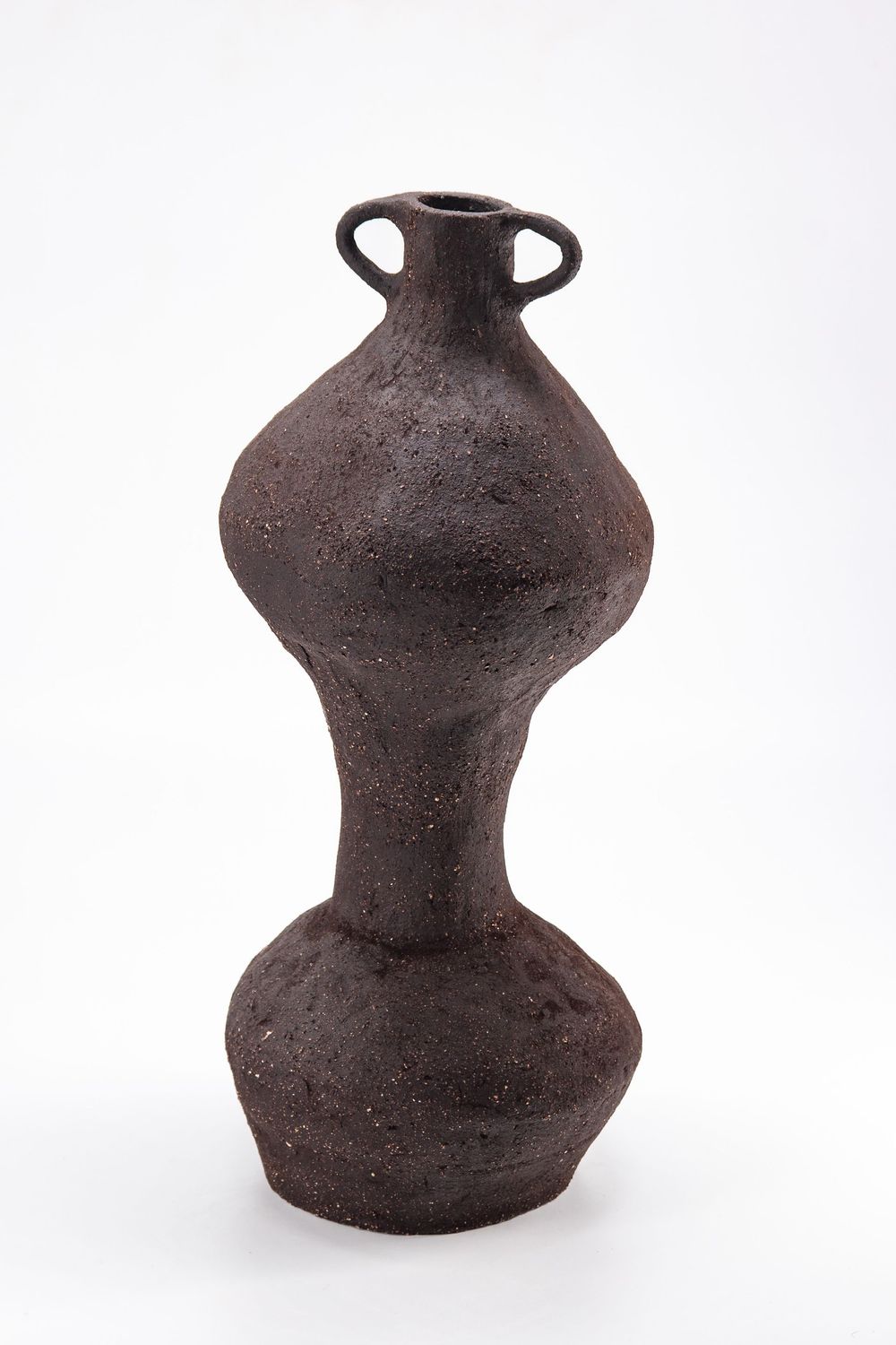 SULPTURAL STONEWARE VASE BY OIKOS ESTUDIO