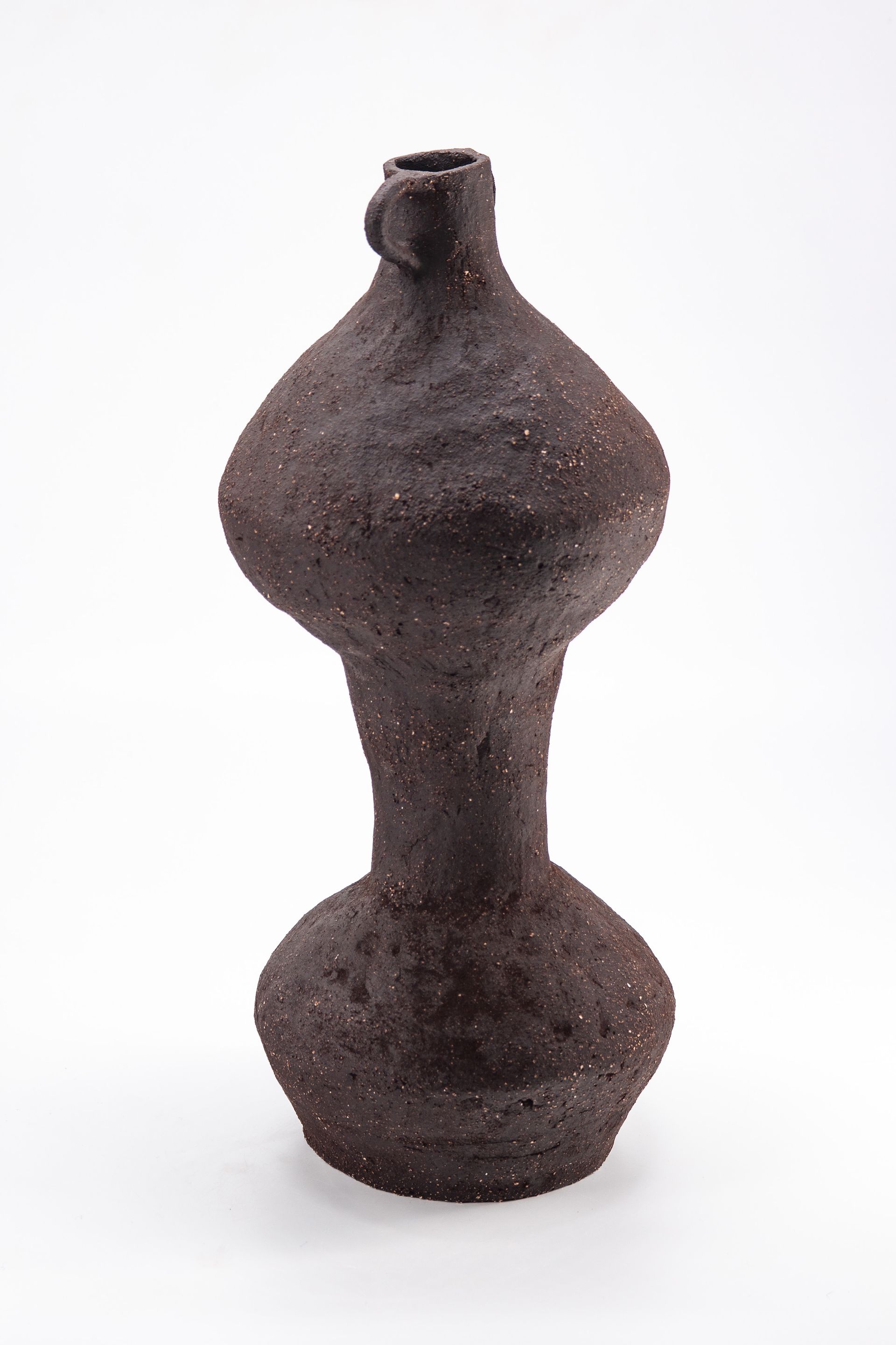 SULPTURAL STONEWARE VASE BY OIKOS ESTUDIO