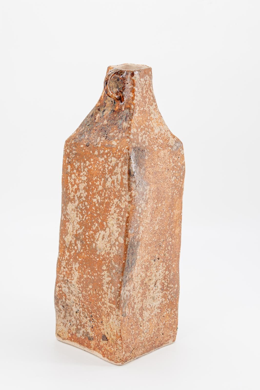 BOTTLE VASE BY OIKOS ESTUDIO