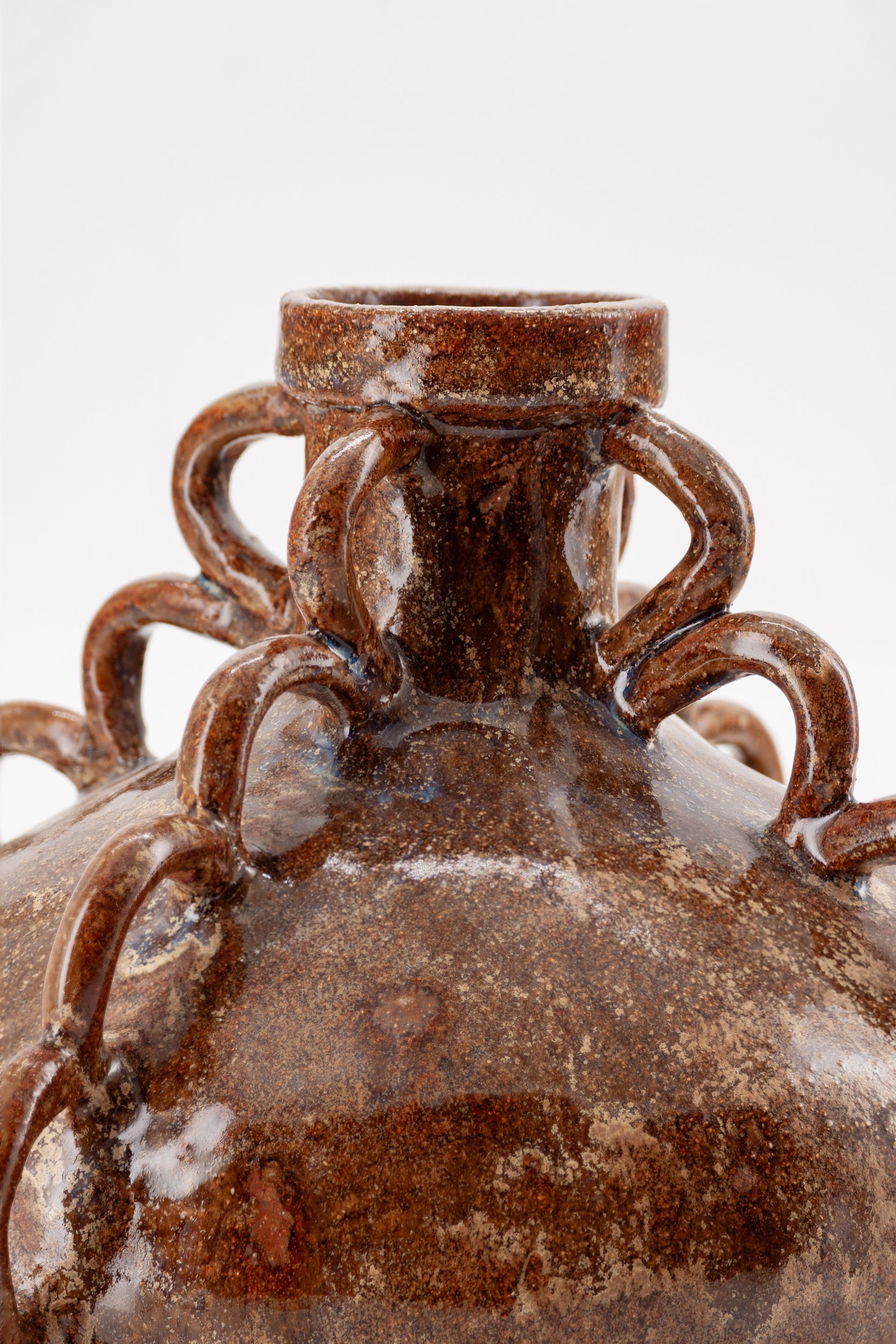 SMALL VASE BY OIKOS ESTUDIO