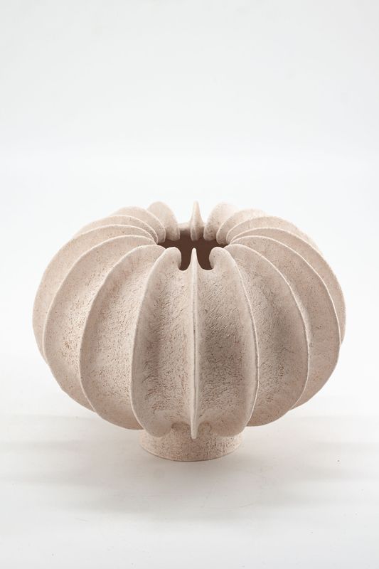 ORGANELLE VASE BY LAURA RAMÍREZ