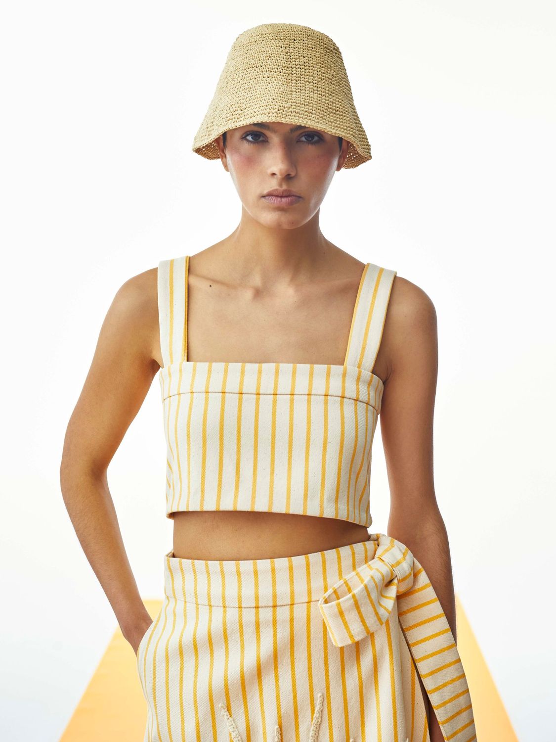 STRAP TOP