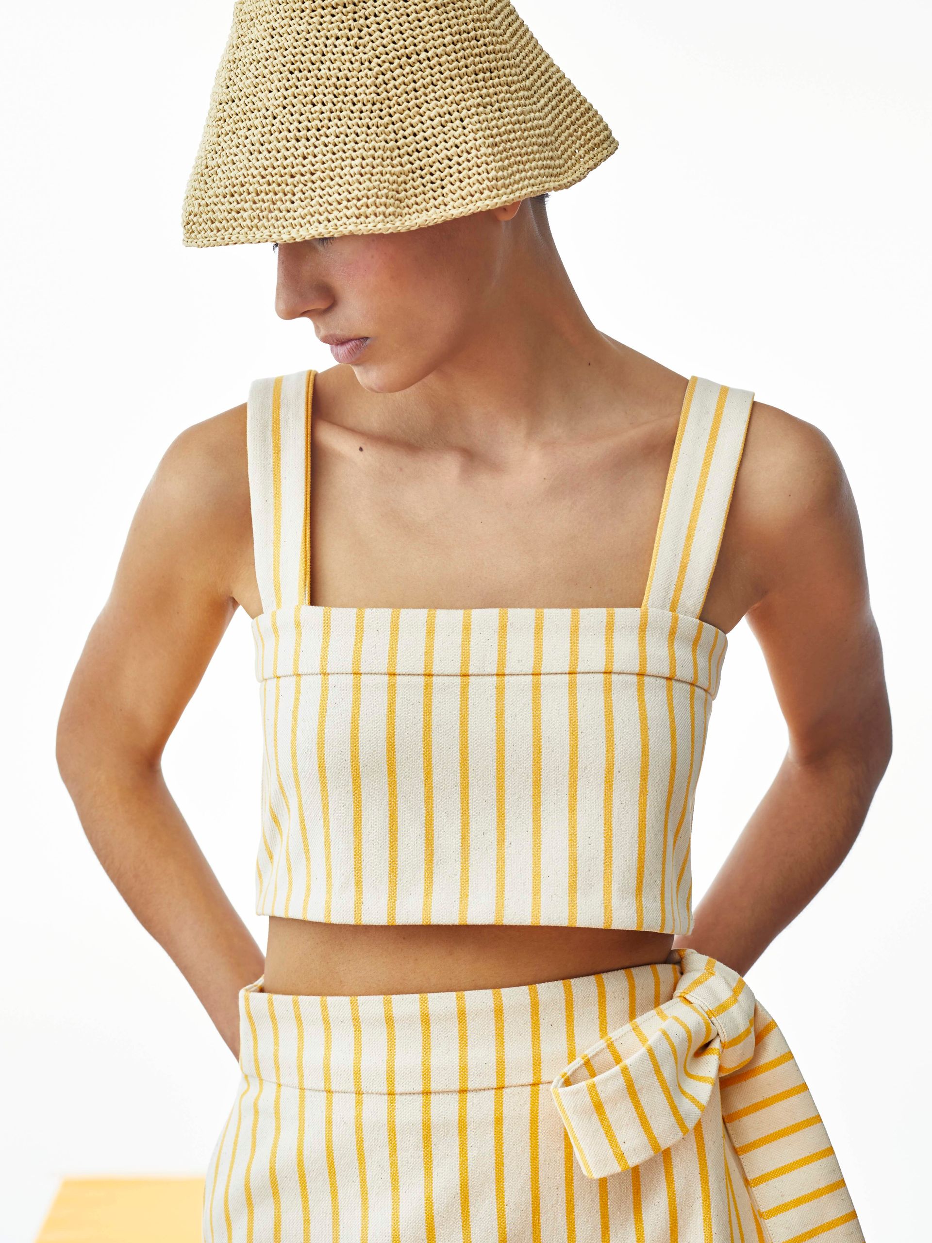 STRAP TOP