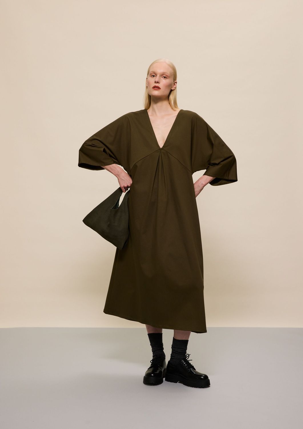 OLIVE GREEN V-NECK MIDI DRESS OLIVE GREEN V-NECK MIDI DRESS