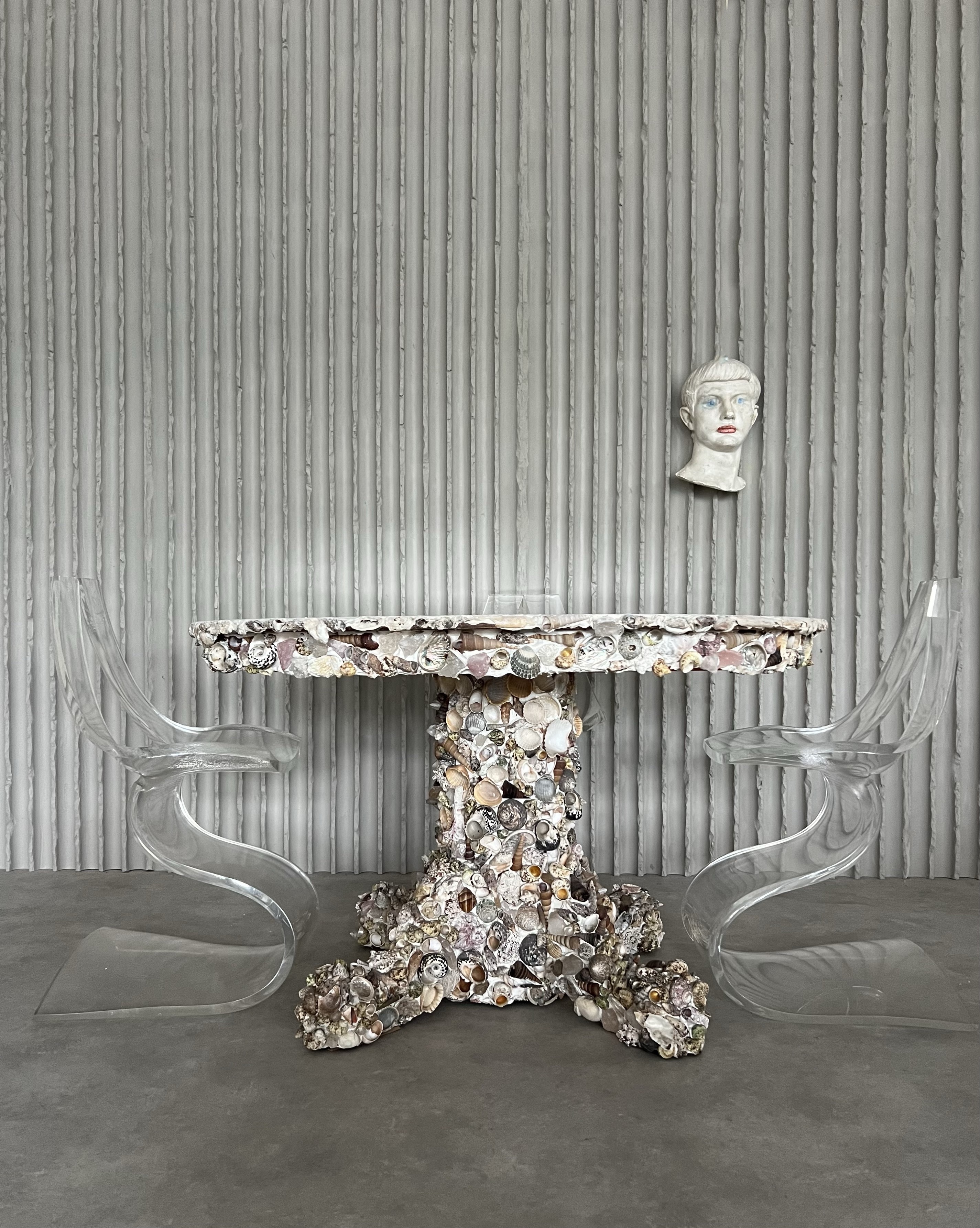 Velvet underground/Pop-art plaster mask of a androgynous figure