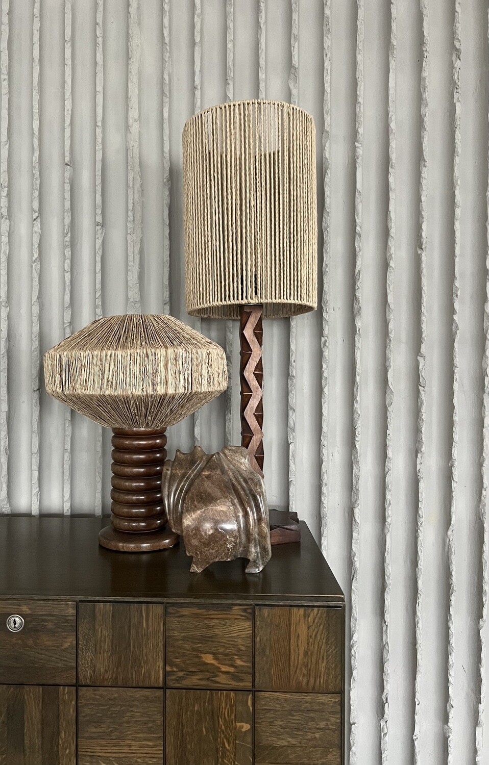 Round ribbed wooden table lamp
