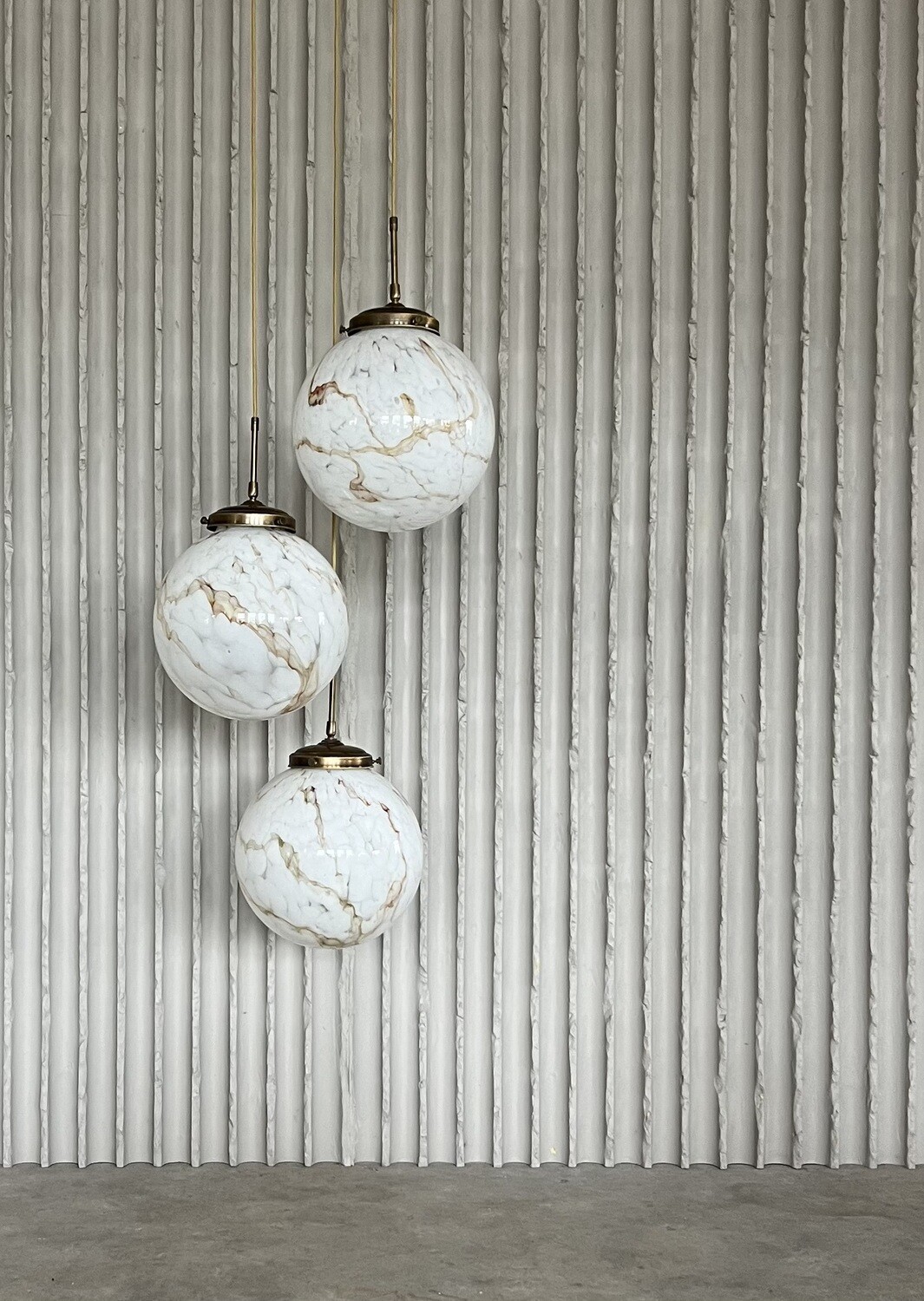 Long luster with 3 marbled glass bulbs