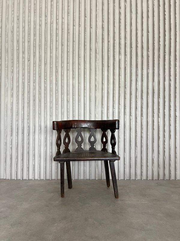 Windsor like chair