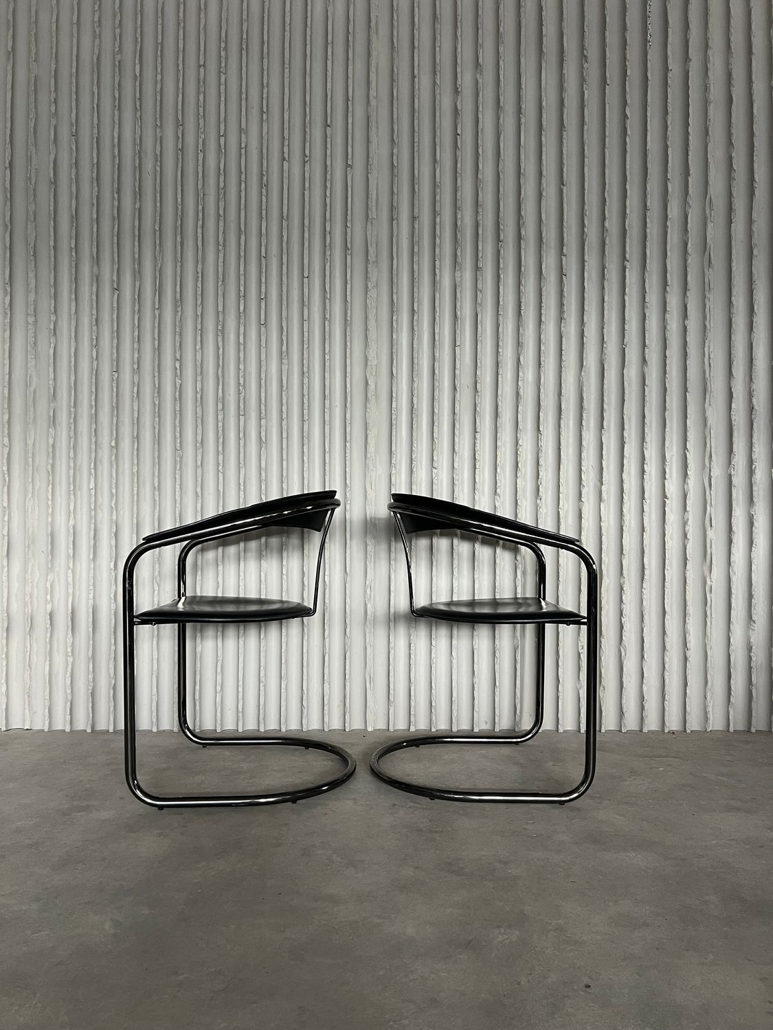 Set of 2 leather Arrben chairs