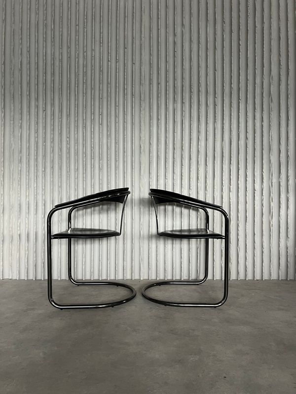 Set of 2 leather Arrben chairs