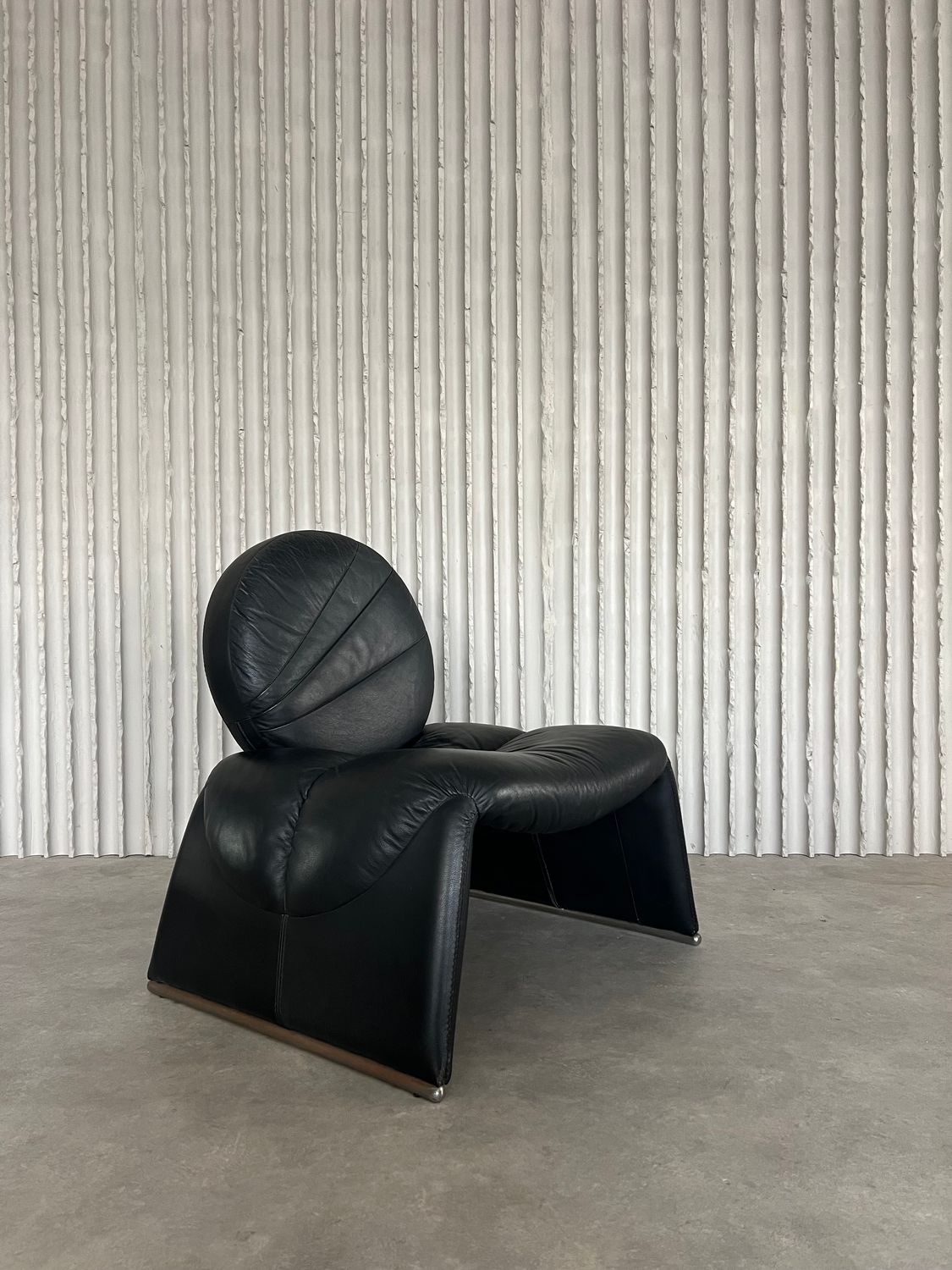 “Calypso” chair by Vittorio Introini for Saporiti