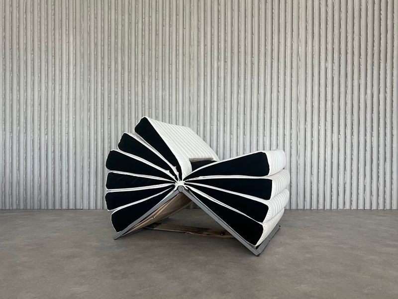 Original “Libro” chair by Gruppo DAM for Busnelli