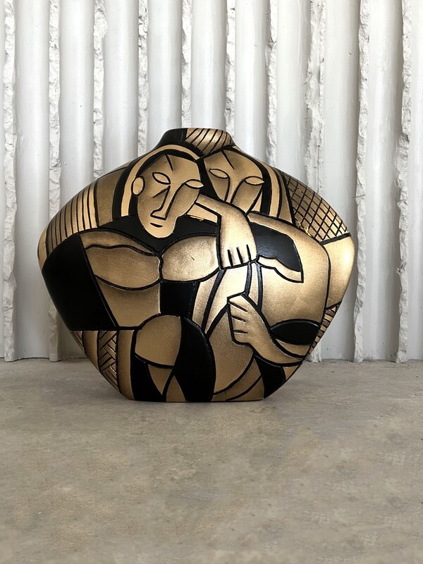 Large vase with Picasso like drawing