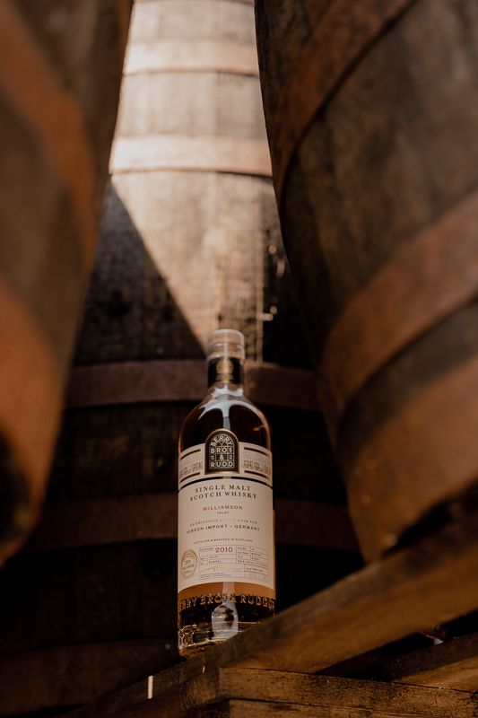 Williamson - 14 Jahre - 2010/2025 - Bourbon Barrel # 875044 - 56,8%