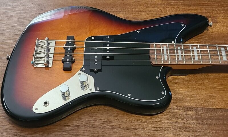 Squier Classic Vibe Jaguar Bass  3-Color Sunburst USED
