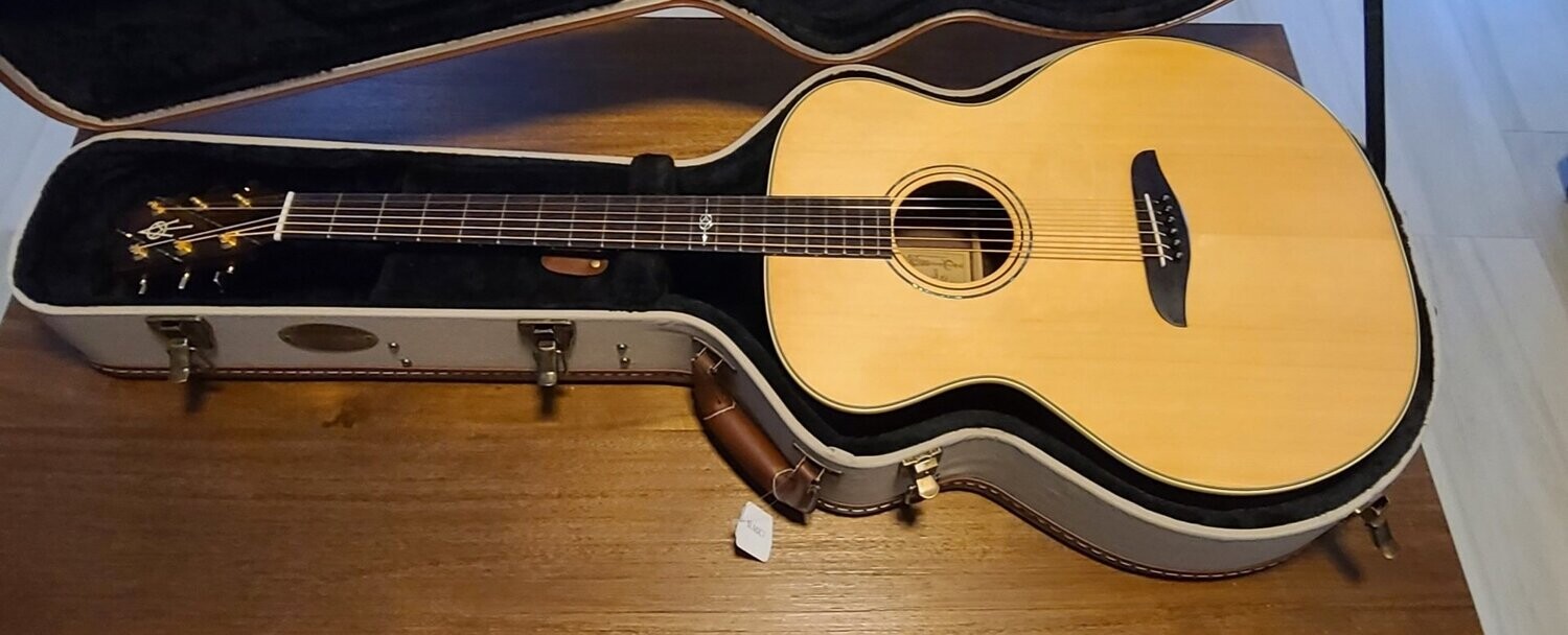 Alvarez YB70 Baritone Acoustic Guitar (with Alvarez hard shell Case) USED