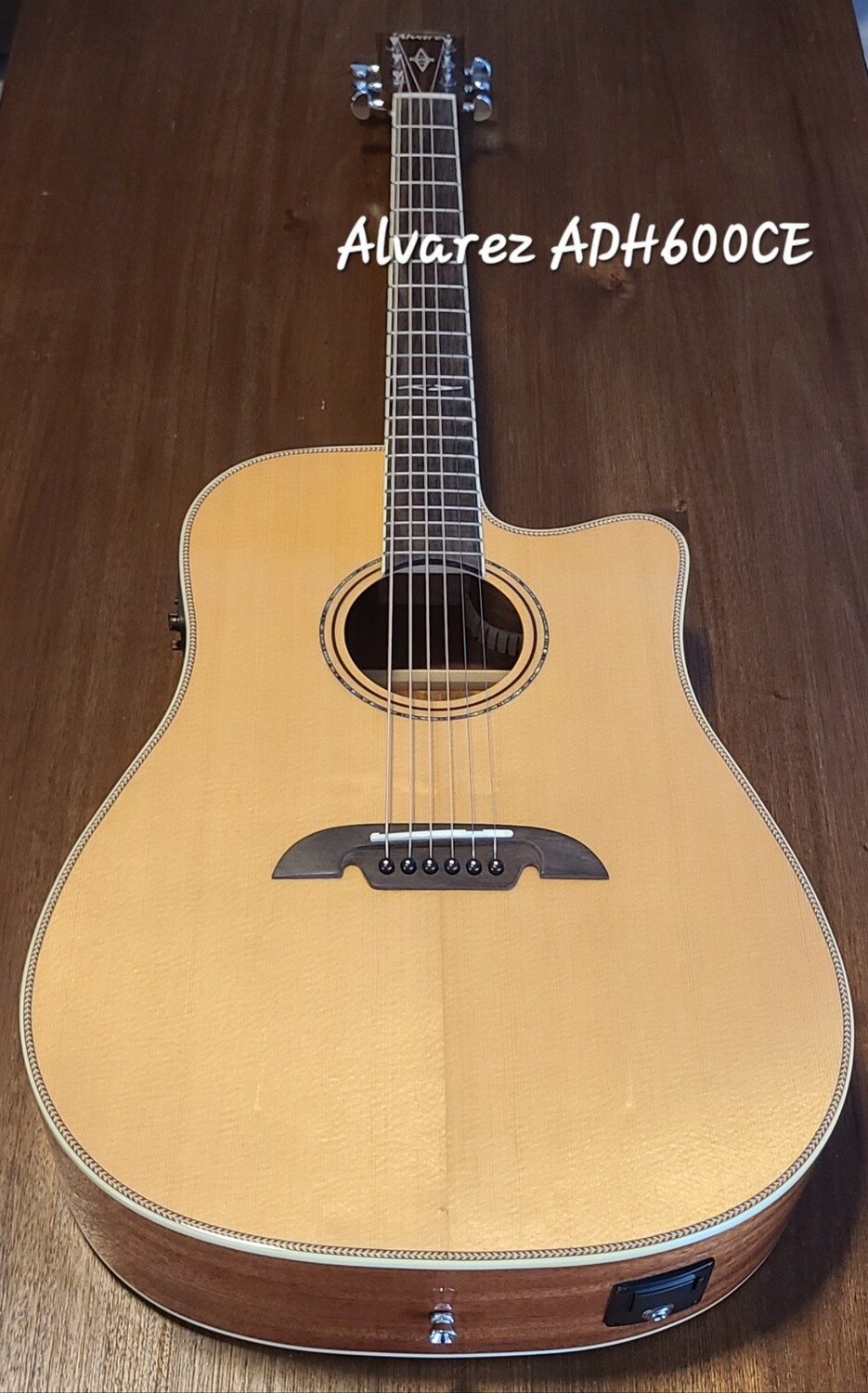 Alvarez ADH600CE Natural Artist Acoustic Electric Guitar USED