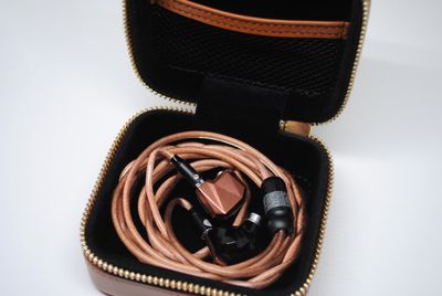 【美品】PLUSSOUND イヤホン レザーケース　色：バーガンディ 美品】PLUSSOUND イヤホン レザーケース 色：バーガンディ acc0525_01n.jpg