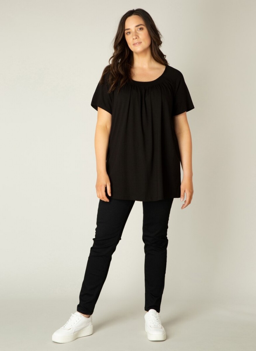 7000004 Black