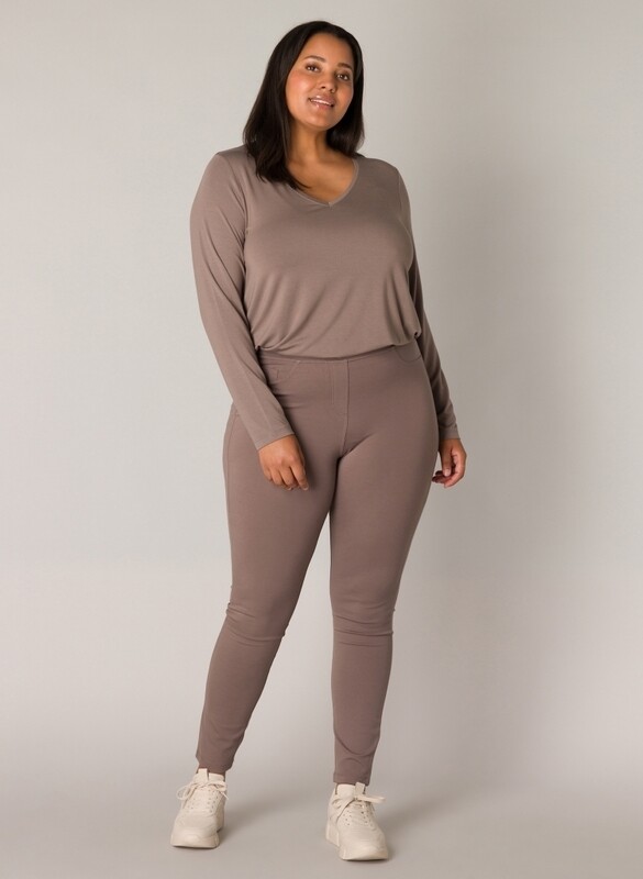 Base Level Curvy Arnika Dark Taupe