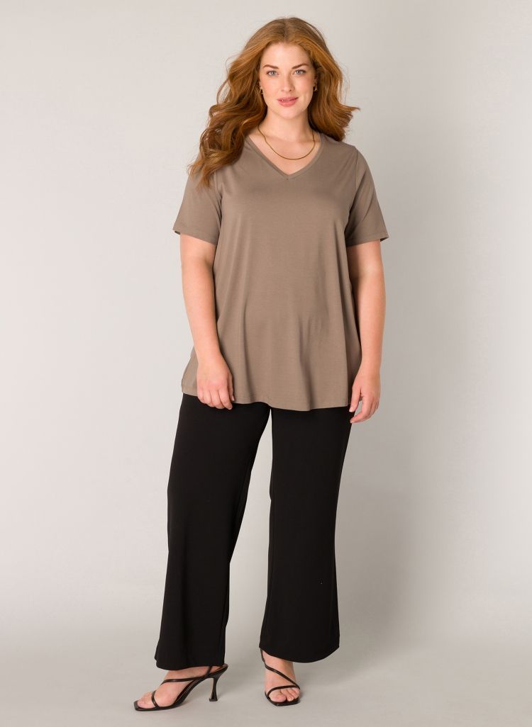Base Level Curvy Alba Dark Taupe 7000018