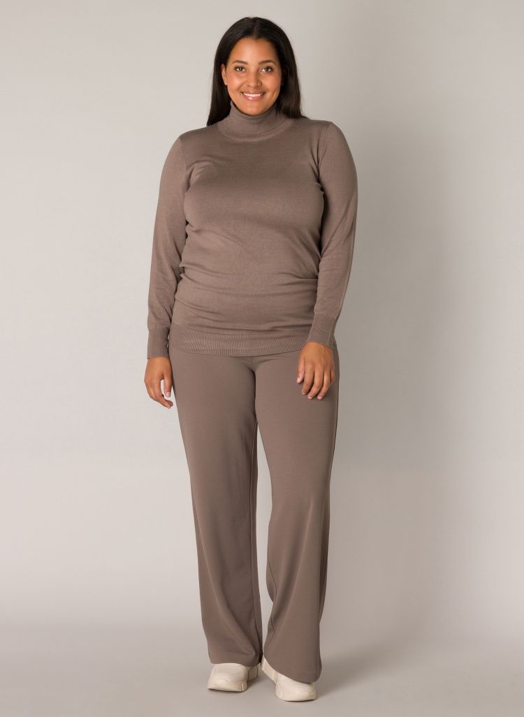 Base Level Curvy Yuena Dark Taupe