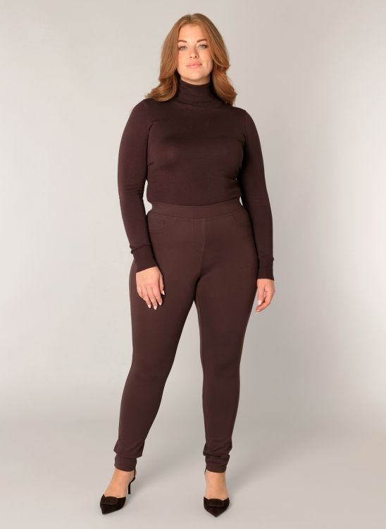 Base Level Curvy Arnika Brown 7000005
