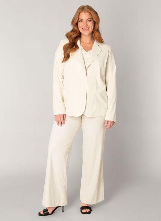 Base Level Curvy Leah Sand 7000116