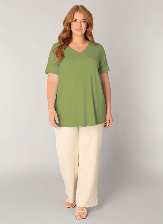 Base Level Curvy Alba Green 7000018