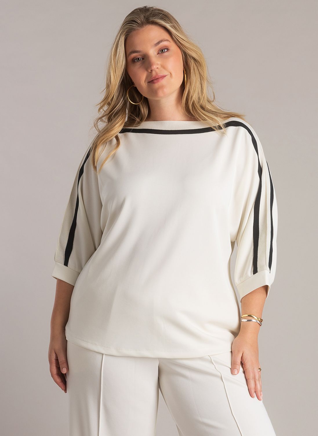 Yest Curve A006092 Antique White/Black A006092