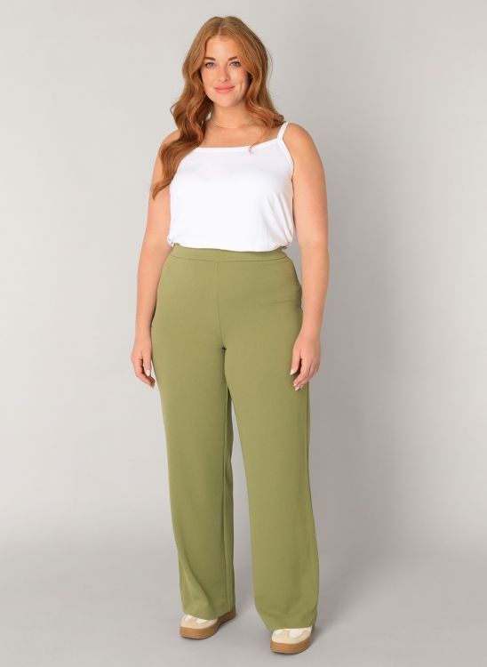 Base Level Curvy Arah Green 7000092