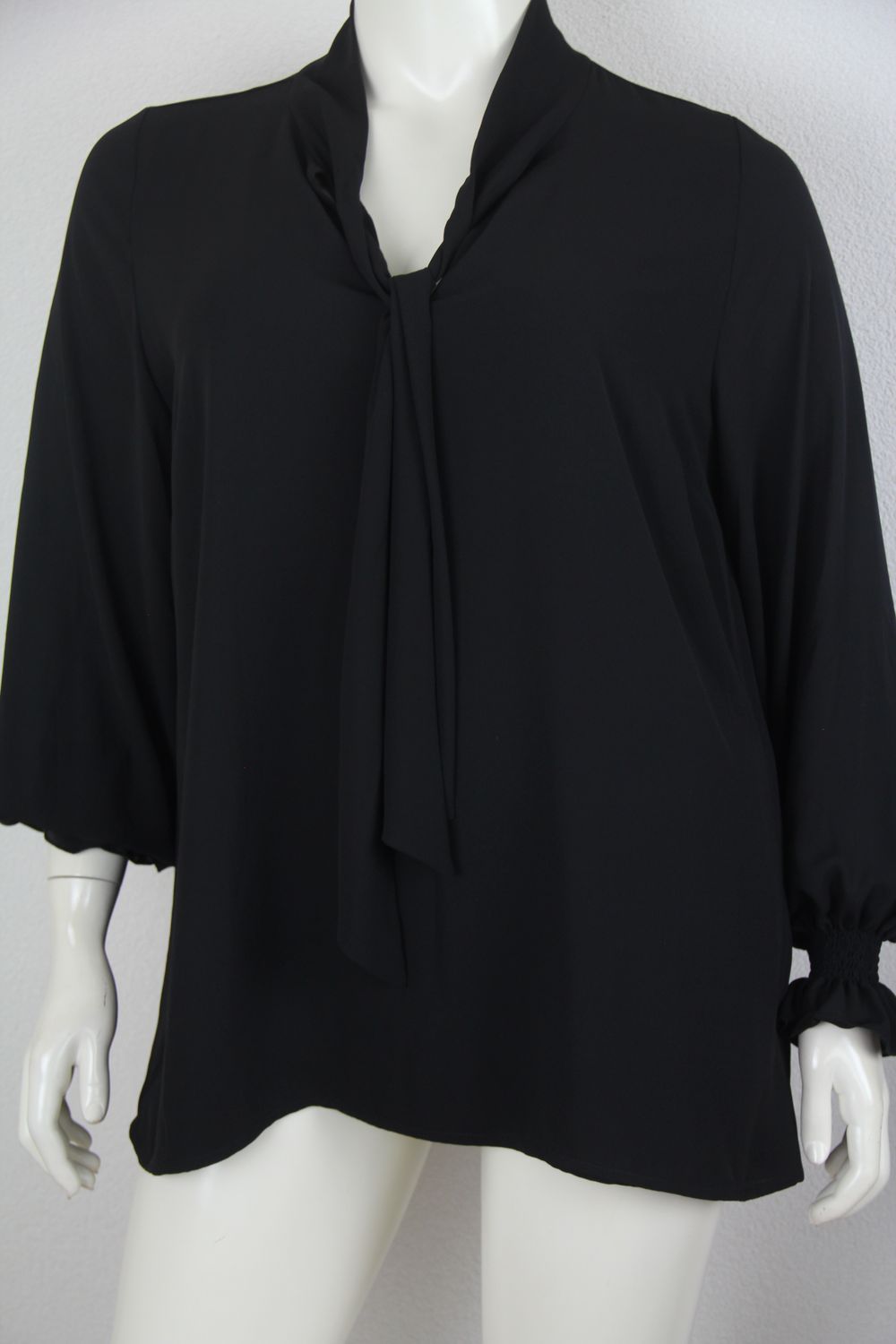 Only-M Tuniek LM met halsstrik en roezelman Nero 234.84DG