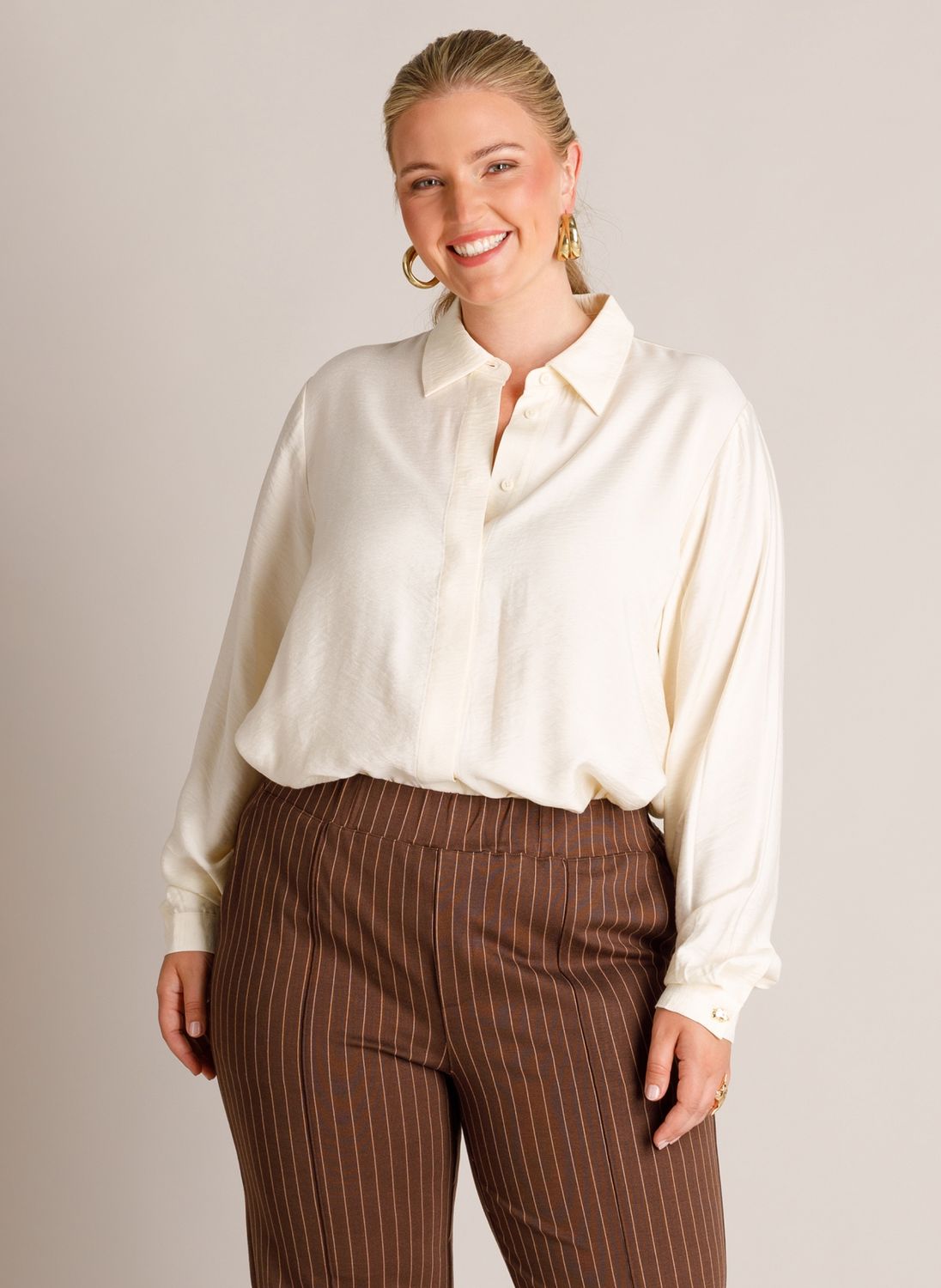 Yest Curve Minimalistisch met een luxe uitstral Beige Cream A006428