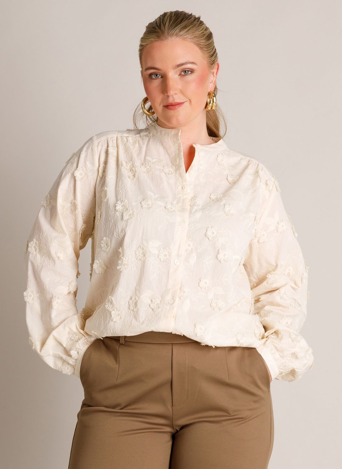 Yest Curve Deze blouse heeft eigenlijk niet vee Beige Cream A006421