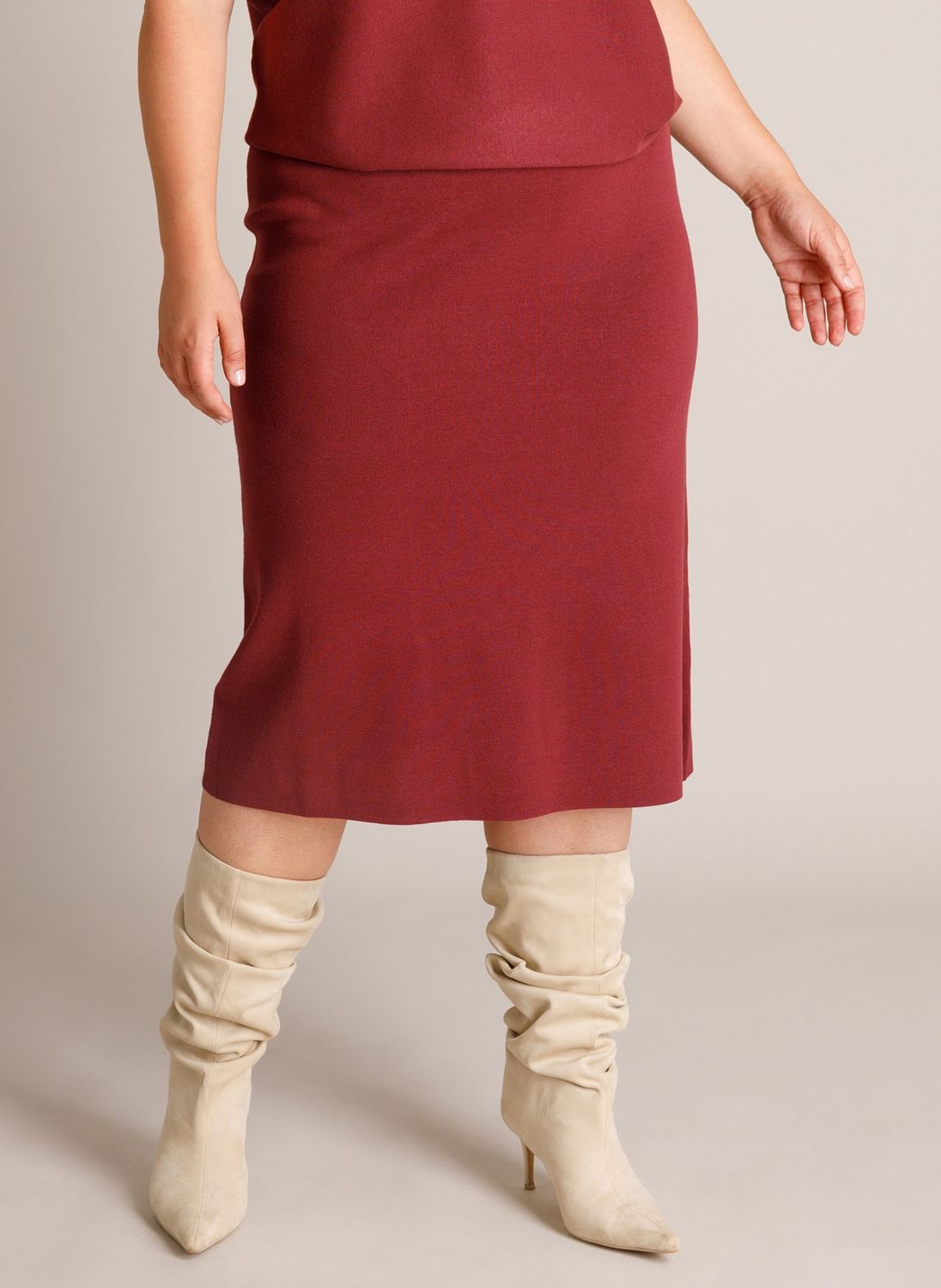 Yest Curve Deze fijngebreide rok heeft een lich Wine Red A006467