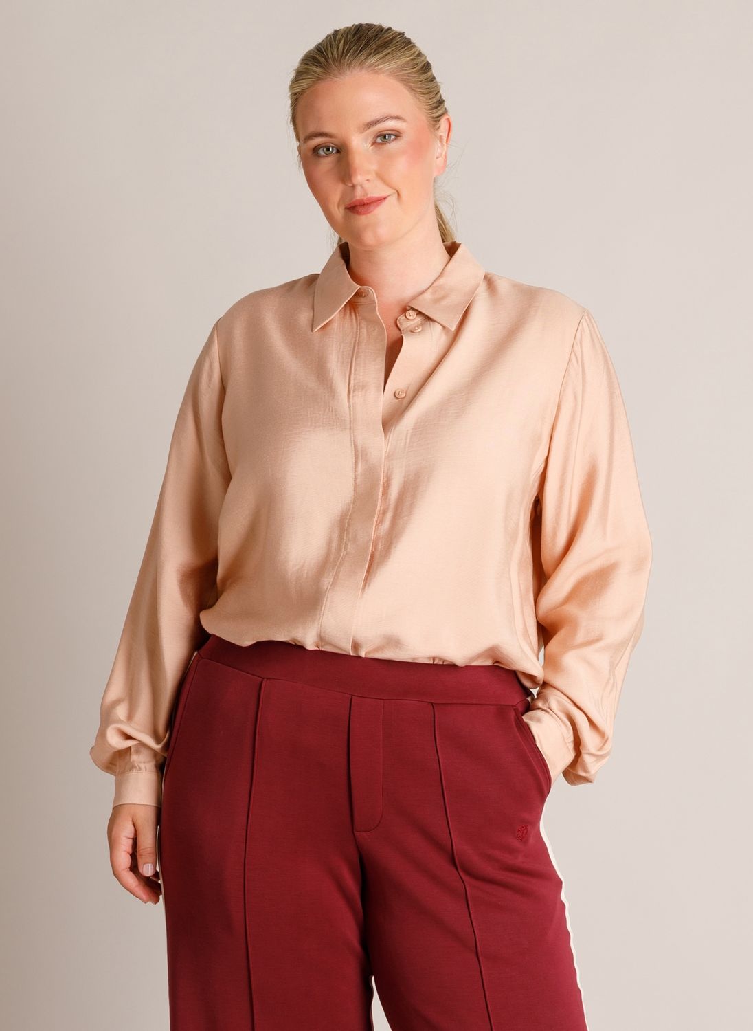 Yest Curve Minimalistisch met een luxe uitstral Warm Beige A006428