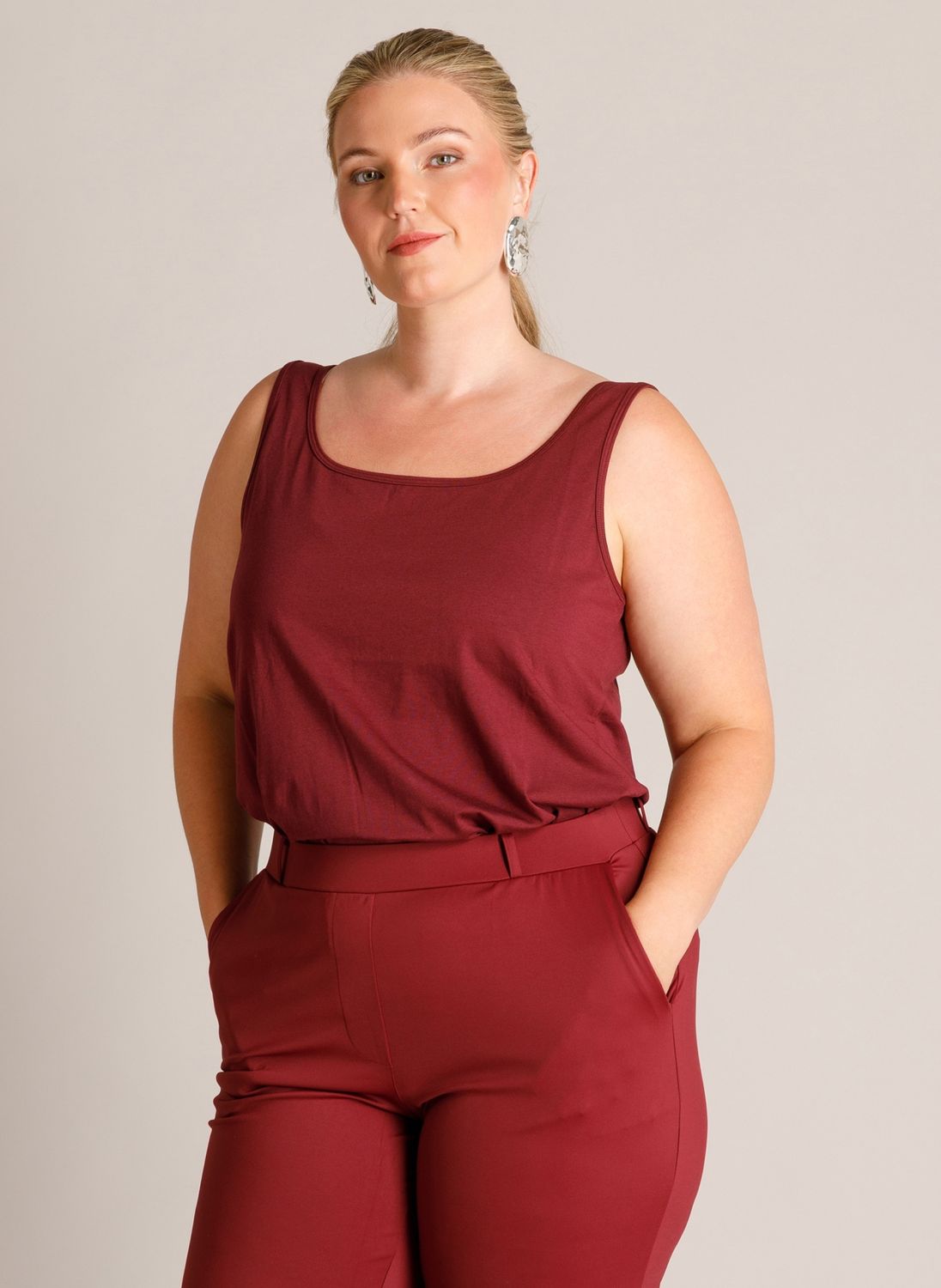 Yest Curve Wine Red A006489